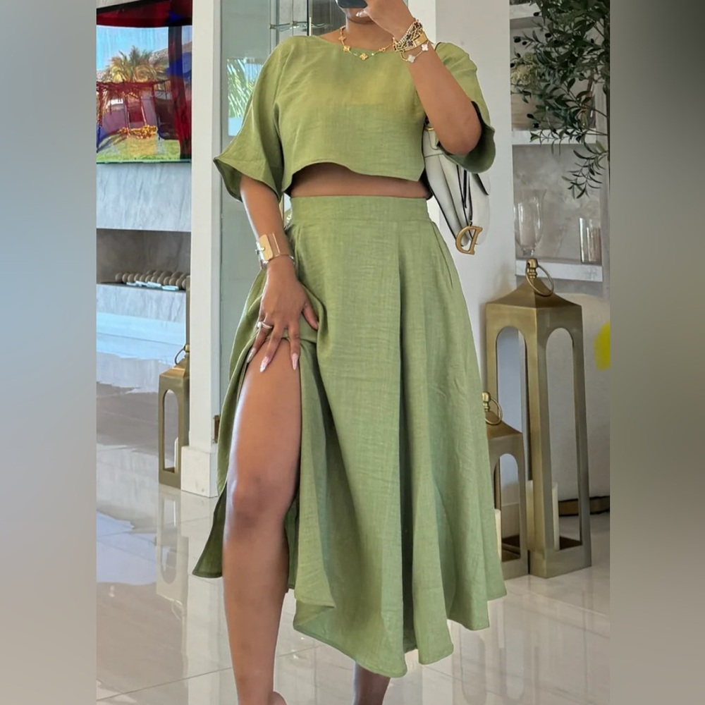 Elegant Green Women's Skirt Set